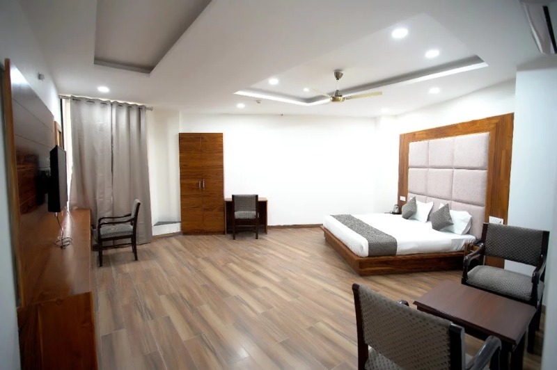 Luxury and Economical Night Stay at Hotel SunRoof