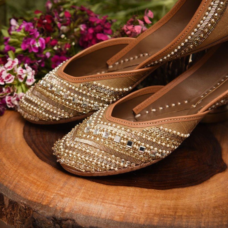Explore the Timeless Footwear Styles with Gulbhahar's Juttis